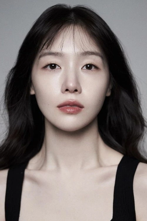 민아